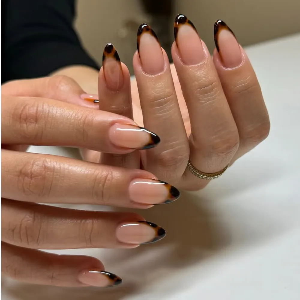 Othdabere nails: Classic French Manicure